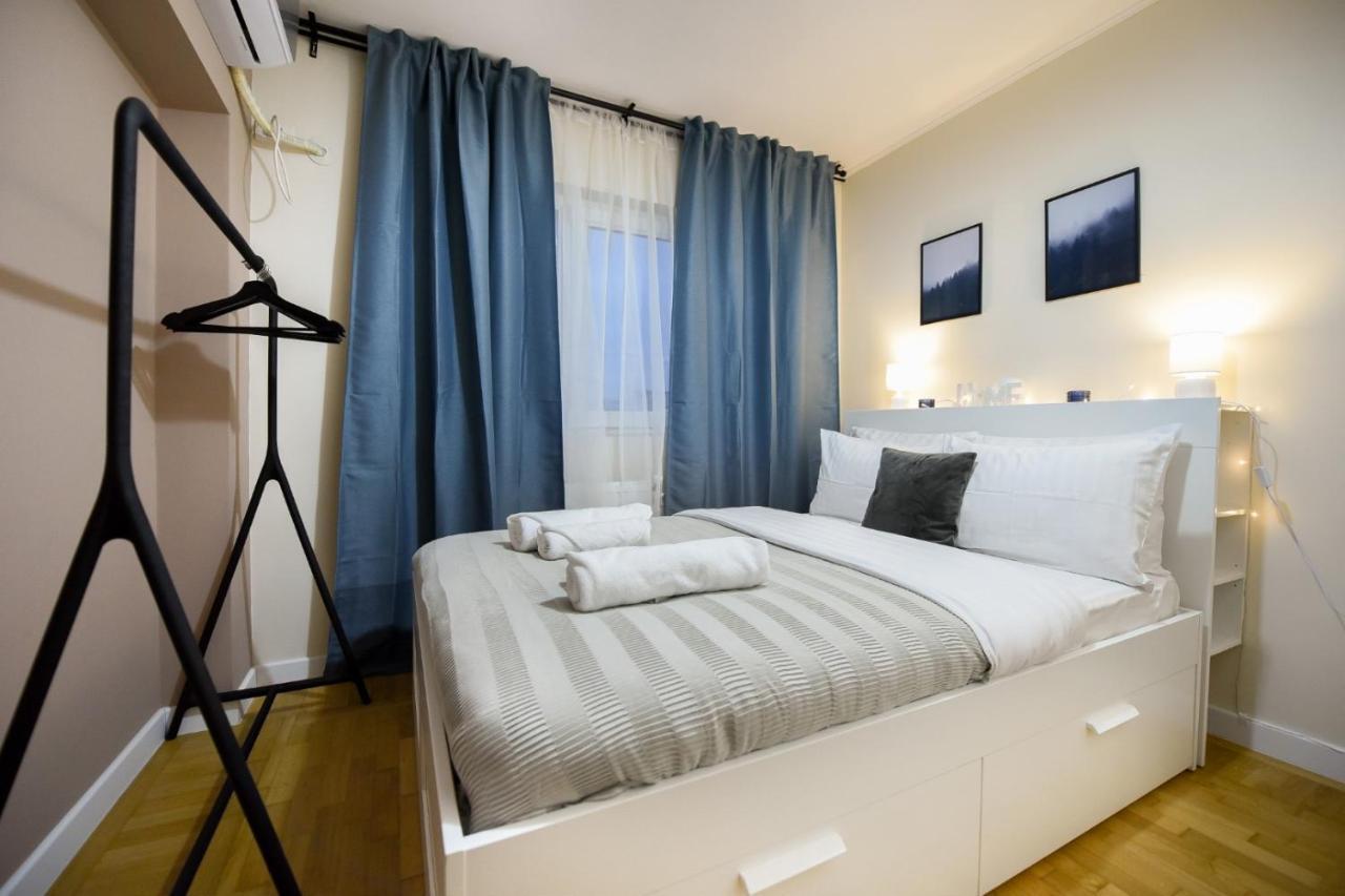 The Dream Apartment - Near Radisson Hotel ブカレスト エクステリア 写真